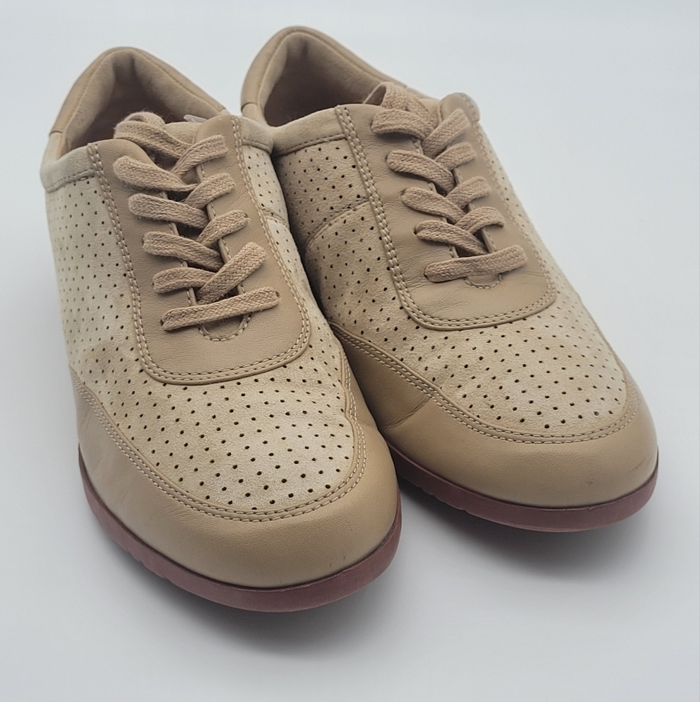Cole Haan D40603 Women's Suede Coffee - Size 6B USED
